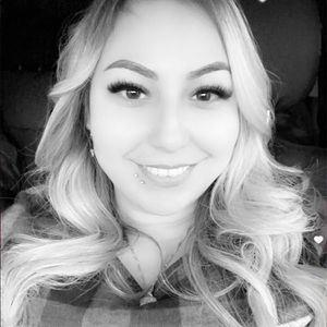 Meet your Posher, Carrie